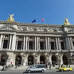 Palais Royal Apartment
