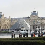 Palais Royal Apartment