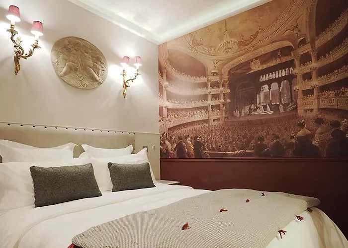 Palais Royal Apartment