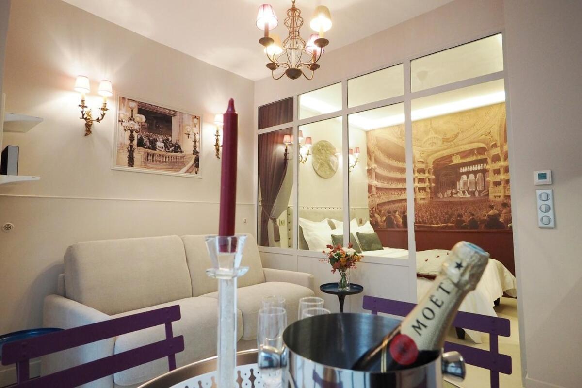 Palais Royal Apartment
